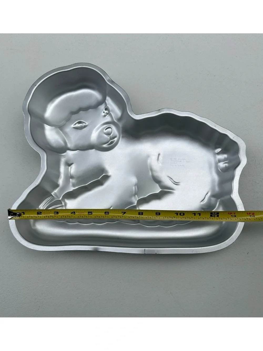 Wilton Vintage 1981 Lamb Shaped Aluminum Cake Pan 12in Silver 502-3444